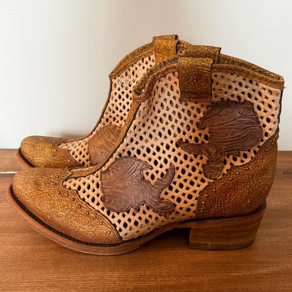 Corral Galapagos Laser Cutout Booties Tan Western Cowgirl Boots Festival Sz 9 - Picture 4 of 8